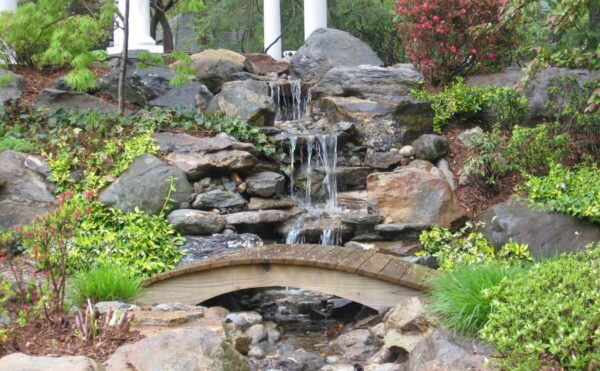 waterfalls-matthew-giampietro-garden-design-img-23016670029d4410_14-4540-1-ed33ac9